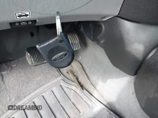 2006 Ford Focus S z VIN 1FAFP34N96W102857, wystawiony jako IAAI lot #42476971 z przebiegiem 125 744 mil mil oraz . Historia ofert i sprzedaży dostępna na DreamBid. Obrazek 11.