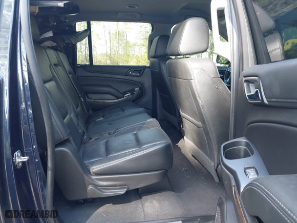 2019 Chevrolet Suburban LT with VIN 1GNSKHKC5KR333566, listed as a IAAI auction lot 41996940 with 95,807 mi miles. Bid and sale history available at carsss.com. Image 8.