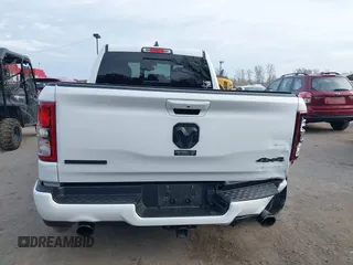 2022 Ram 1500 Big Horn z VIN 1C6SRFBT7NN375197, wystawiony jako IAAI lot #40824095 z przebiegiem 91 751 mil mil oraz . Historia ofert i sprzedaży dostępna na DreamBid. Obrazek 16.