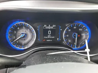 2019 Chrysler Pacifica Touring Plus z VIN 2C4RC1FG8KR706179, wystawiony jako Copart lot #44922065 z przebiegiem 66 083 mil mil oraz Szkoda całkowita • Salvage title. Historia ofert i sprzedaży dostępna na DreamBid. Obrazek 9.