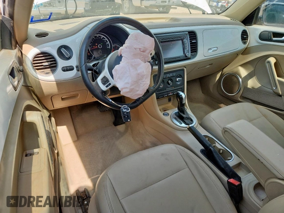 2013 Volkswagen Beetle 2.5L с VIN 3VWJX7AT3DM660437, выставлен на аукционе Copart как лот 61713555 с пробегом Не указан миль и Списание • Salvage title. История ставок и продаж доступна на DreamBid. Изображение 8.