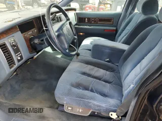 1996 Cadillac Fleetwood z VIN 1G6DW52P7TR700057, wystawiony jako Copart lot #49994225 z przebiegiem 115 819 mil mil oraz Czysty tytuł • Clean title. Historia ofert i sprzedaży dostępna na DreamBid. Obrazek 7.