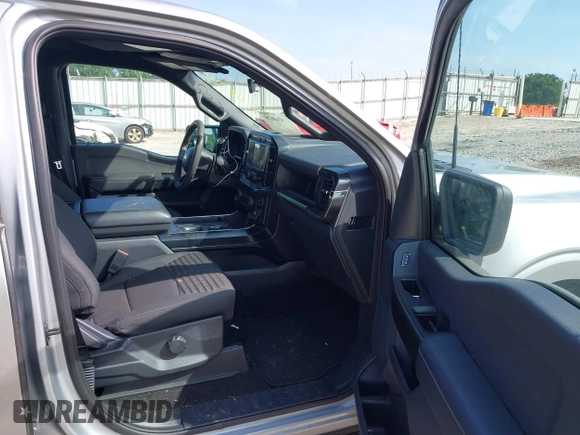 2023 Ford F-150 XL z VIN 1FTEW1CPXPKD29306, wystawiony jako IAAI lot #42616678 z przebiegiem 73 861 mil mil oraz . Historia ofert i sprzedaży dostępna na DreamBid. Obrazek 5.