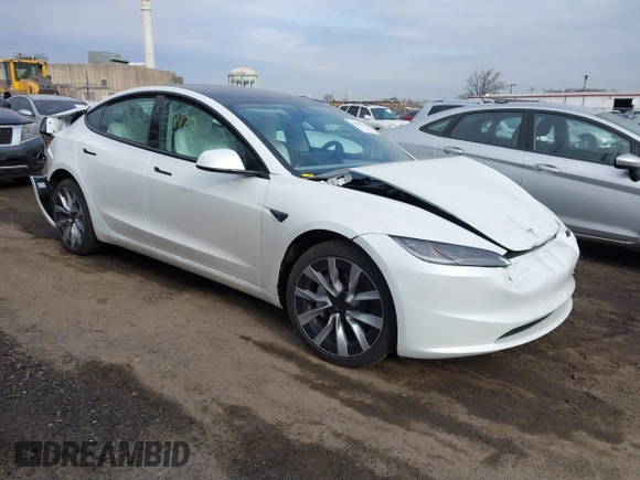 2025 Tesla Model 3 Long Range z VIN 5YJ3E1EB3SF899746, wystawiony jako IAAI lot #41678122 z przebiegiem 2 249 mil mil oraz . Historia ofert i sprzedaży dostępna na DreamBid. Obrazek 1.