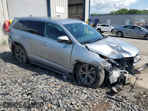 2018 Toyota Highlander LE with VIN 5TDBZRFH0JS809397, listed as a Copart auction lot 61502315 with 131,864 mi miles and Salvage title. Bid and sale history available at DreamBid. Image 4.