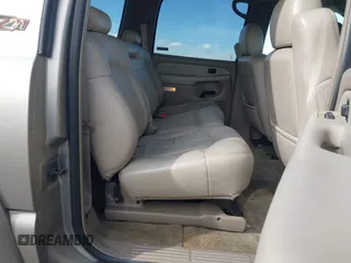 2002 Chevrolet Suburban Z71 with VIN 3GNFK16T32G267554, listed as a IAAI auction lot 41359504 with 186,058 mi miles. Bid and sale history available at carsss.com. Image 8.