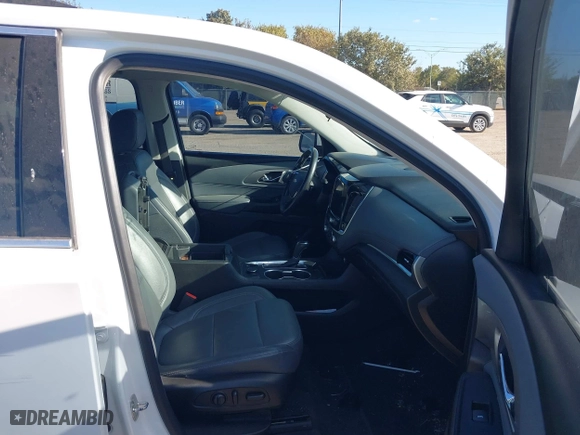2019 Chevrolet Traverse LT Leather with VIN 1GNERHKW2KJ235242, listed as a IAAI auction lot 40596424 with 97,979 mi miles. Bid and sale history available at carsss.com. Image 5.