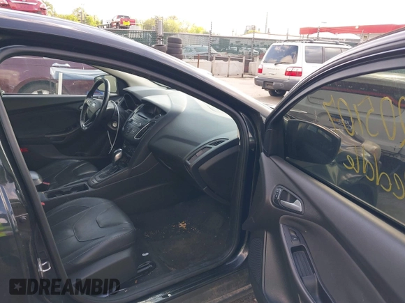 2015 Ford Focus SE with VIN 1FADP3K2XFL319559, listed as a IAAI auction lot 42205107 with 184,499 mi miles. Bid and sale history available at carsss.com. Image 5.