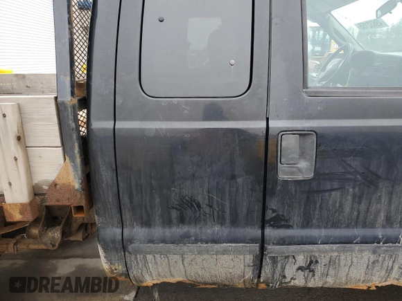 2006 Ford F-250 XL z VIN 1FTSX21556EB20172, wystawiony jako Copart lot #49632155 z przebiegiem 76 512 mil mil oraz Szkoda całkowita • Salvage title. Historia ofert i sprzedaży dostępna na DreamBid. Obrazek 10.