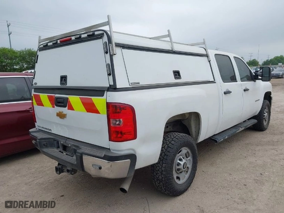2014 Chevrolet Silverado 2500HD Work Truck with VIN 1GC1CVCGXEF140238, listed as a IAAI auction lot 41931177 with 106,803 mi miles. Bid and sale history available at carsss.com. Image 4.