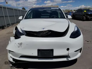 2024 Tesla Model Y Long Range with VIN 7SAYGAEE7RF205700, listed as a Copart auction lot 53814155 with 8,986 mi miles and Salvage Title. Bid and sale history available at DreamBid. Image 5.