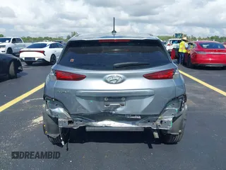 2021 Hyundai Kona SE z VIN KM8K12AA8MU665778, wystawiony jako IAAI lot #42364155 z przebiegiem 63 713 mil mil oraz . Historia ofert i sprzedaży dostępna na DreamBid. Obrazek 6.