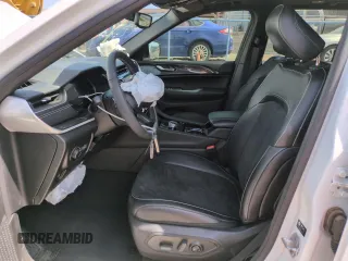 2023 Jeep Grand Cherokee Laredo z VIN 1C4RJHAG5PC520105, wystawiony jako Copart lot #50713795 z przebiegiem 15 880 mil mil oraz Szkoda całkowita • Salvage title. Historia ofert i sprzedaży dostępna na DreamBid. Obrazek 7.