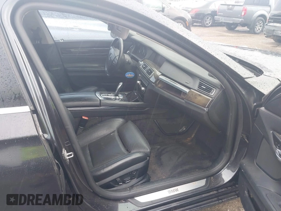 2011 BMW 7 Series 750i xDrive с VIN WBAKC6C54BC394675, выставлен на аукционе IAAI как лот 42394276 с пробегом 207 246 миль миль и . История ставок и продаж доступна на DreamBid. Изображение 5.