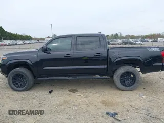 2022 Toyota Tacoma SR z VIN 3TYCZ5AN8NT096091, wystawiony jako IAAI lot #41966344 z przebiegiem 6 536 mil mil oraz . Historia ofert i sprzedaży dostępna na DreamBid. Obrazek 15.