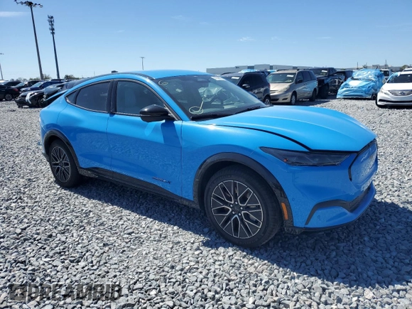2024 Ford Mustang Mach-E Premium z VIN 3FMTK3R72RMA32365, wystawiony jako Copart lot #47898805 z przebiegiem 3 940 mil mil oraz Szkoda całkowita • Salvage title. Historia ofert i sprzedaży dostępna na DreamBid. Obrazek 4.