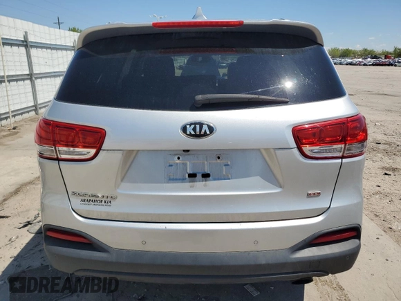 2017 Kia Sorento LX z VIN 5XYPGDA3XHG236574, wystawiony jako Copart lot #56359835 z przebiegiem 105 297 mil mil oraz Szkoda całkowita • Salvage title. Historia ofert i sprzedaży dostępna na DreamBid. Obrazek 6.
