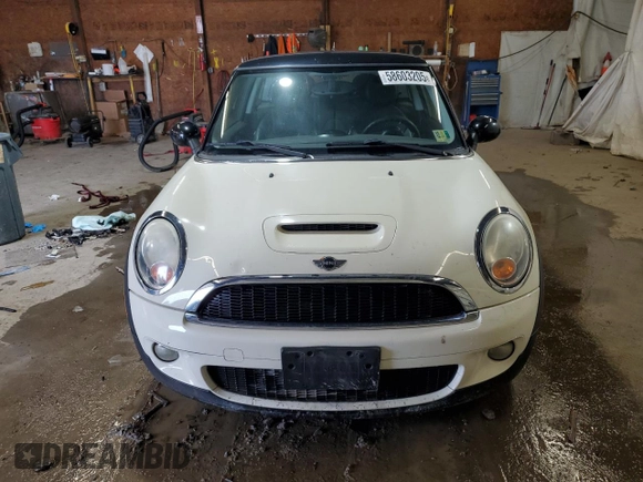 2009 MINI Hardtop S with VIN WMWMF73509TW83066, listed as a Copart auction lot 58603205 with 113,242 mi miles and Salvage title. Bid and sale history available at DreamBid. Image 5.
