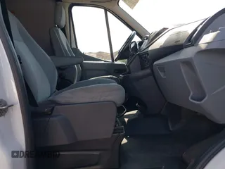 2015 Ford Transit z VIN 1FTNE1CM8FKB16085, wystawiony jako IAAI lot #42438768 z przebiegiem Nie podano mil oraz . Historia ofert i sprzedaży dostępna na DreamBid. Obrazek 5.