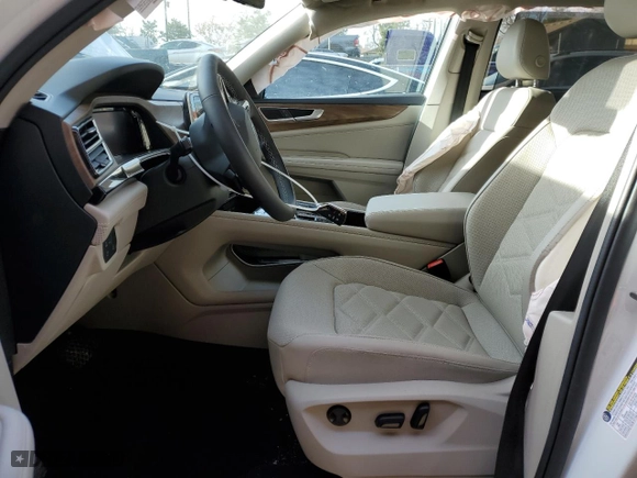 2024 Volkswagen Atlas 2.0T SE w/Technology with VIN 1V2HR2CA5RC503770, listed as a Copart auction lot 48698795 with 26,387 mi miles and Salvage Title. Bid and sale history available at carsss.com. Image 7.