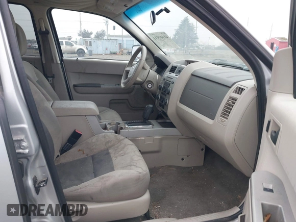 2008 Ford Escape XLT z VIN 1FMCU93108KB75838, wystawiony jako IAAI lot #41040911 z przebiegiem 205 049 mil mil oraz . Historia ofert i sprzedaży dostępna na DreamBid. Obrazek 5.