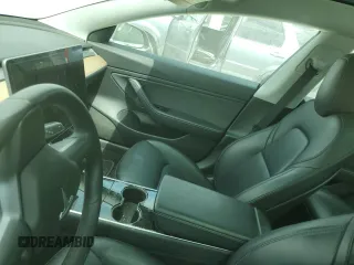 2019 Tesla Model 3 Mid Range z VIN 5YJ3E1EA4KF434741, wystawiony jako Copart lot #53857935 z przebiegiem Nie podano mil oraz Szkody całkowita. Historia ofert i sprzedaży dostępna na DreamBid. Obrazek 9.