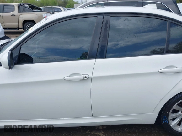 2011 BMW 3 Series 328i xDrive with VIN WBAPK7C58BA820717, listed as a IAAI auction lot 42080003 with 213,034 mi miles. Bid and sale history available at carsss.com. Image 15.