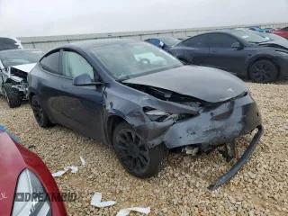 2022 Tesla Model Y Long Range z VIN 7SAYGAEE4NF543503, wystawiony jako Copart lot #47143155 z przebiegiem 53 874 mil mil oraz Szkody całkowita. Historia ofert i sprzedaży dostępna na DreamBid. Obrazek 4.