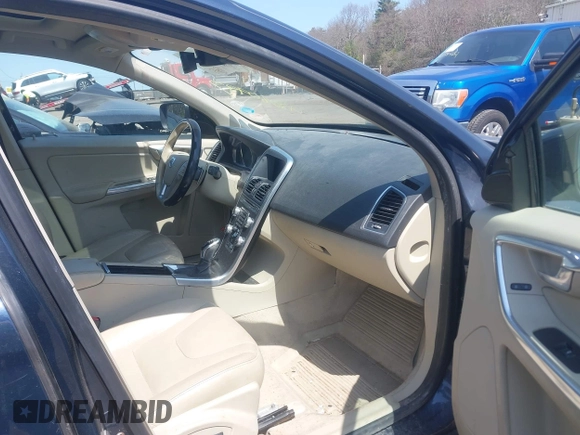 2015 Volvo XC60 T6 с VIN YV4902RK5F2762130, выставлен на аукционе IAAI как лот 42080997 с пробегом 174 623 миль миль и . История ставок и продаж доступна на DreamBid. Изображение 5.