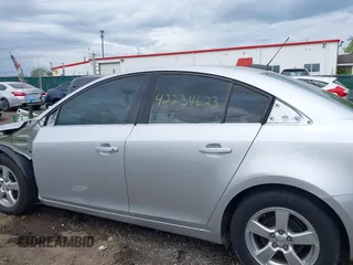 2015 Chevrolet Cruze LT z VIN 1G1PC5SB5F7140037, wystawiony jako IAAI lot #42234623 z przebiegiem 109 718 mil mil oraz . Historia ofert i sprzedaży dostępna na DreamBid. Obrazek 15.