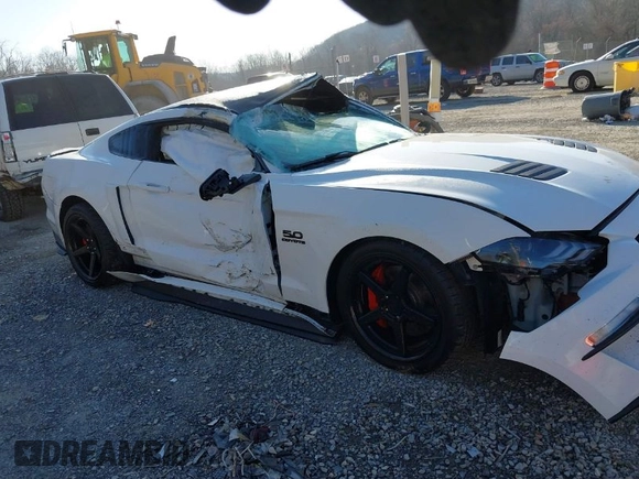 2018 Ford Mustang GT with VIN 1FA6P8CF1J5121926, listed as a IAAI auction lot 41771904 with 32,373 mi miles. Bid and sale history available at carsss.com. Image 1.