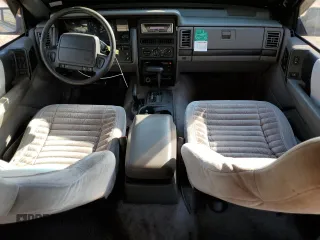 1993 Jeep Grand Cherokee Laredo with VIN 1J4GZ58S8PC656490, listed as a Copart auction lot 49377485 with 236,215 mi miles and Salvage Title. Bid and sale history available at carsss.com. Image 8.