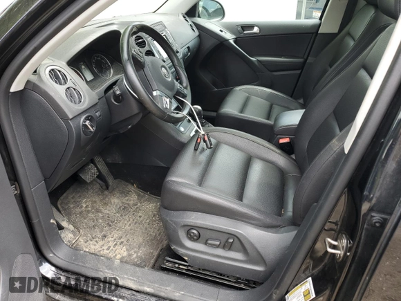 2016 Volkswagen Tiguan SE z VIN WVGBV7AX7GW516082, wystawiony jako Copart lot #59110585 z przebiegiem 65 912 mil mil oraz Czysty tytuł • Clean title. Historia ofert i sprzedaży dostępna na DreamBid. Obrazek 7.