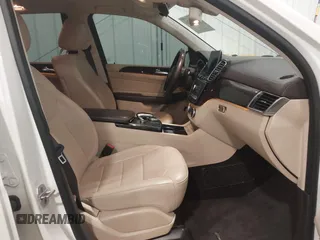 2017 Mercedes-Benz GLE 43 AMG z VIN 4JGDA6EB3HA908746, wystawiony jako IAAI lot #42201584 z przebiegiem 105 427 mil mil oraz . Historia ofert i sprzedaży dostępna na DreamBid. Obrazek 5.