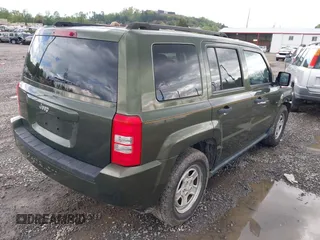 2008 Jeep Patriot Sport with VIN 1J8FT28088D520705, listed as a IAAI auction lot 42107804 with 77,032 mi miles and . Bid and sale history available at DreamBid. Image 4.