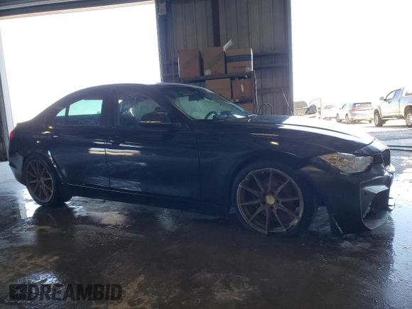 2014 BMW 3 Series 320i xDrive z VIN WBA3C3C54EP662334, wystawiony jako Copart lot #48041315 z przebiegiem 204 045 mil mil oraz Szkoda całkowita • Salvage title. Historia ofert i sprzedaży dostępna na DreamBid. Obrazek 4.