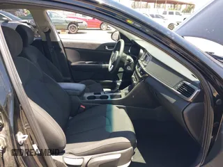 2017 Kia Optima LX z VIN 5XXGT4L39HG126838, wystawiony jako IAAI lot #42487934 z przebiegiem 108 905 mil mil oraz . Historia ofert i sprzedaży dostępna na DreamBid. Obrazek 5.