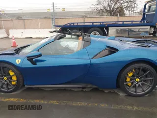 2022 Ferrari SF90 z VIN ZFF96NMA5N0283932, wystawiony jako IAAI lot #41702380 z przebiegiem 5 203 mil mil oraz . Historia ofert i sprzedaży dostępna na DreamBid. Obrazek 14.