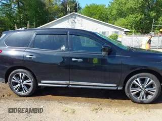 2020 Nissan Pathfinder Platinum z VIN 5N1DR2DM6LC580398, wystawiony jako IAAI lot #42224602 z przebiegiem 85 297 mil mil oraz . Historia ofert i sprzedaży dostępna na DreamBid. Obrazek 13.