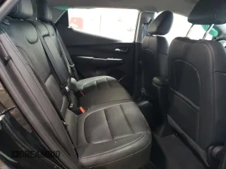 2023 Chevrolet Bolt EV 2LT z VIN 1G1FX6S0XP4192688, wystawiony jako Copart lot #43379795 z przebiegiem 14 140 mil mil oraz Nie do naprawy. Historia ofert i sprzedaży dostępna na DreamBid. Obrazek 10.