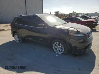 2016 Jeep Cherokee Latitude with VIN 1C4PJLCS5GW190282, listed as a Copart auction lot 55102675 with 131,048 mi miles and Salvage title. Bid and sale history available at DreamBid. Image 4.