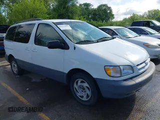 2000 Toyota Sienna LE with VIN 4T3ZF13C3YU222766, listed as a IAAI auction lot 42155052 with 270,978 mi miles. Bid and sale history available at carsss.com. Image 1.
