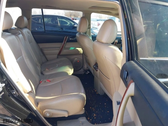 2011 Toyota Highlander Limited with VIN 5TDYK3EH1BS028564, listed as a IAAI auction lot 41282900 with 202,677 mi miles. Bid and sale history available at carsss.com. Image 8.