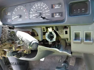 1993 Toyota T100 z VIN JT4VD20CXP0005278, wystawiony jako IAAI lot #42159540 z przebiegiem 110 334 mil mil oraz . Historia ofert i sprzedaży dostępna na DreamBid. Obrazek 6.