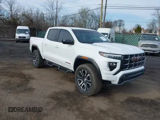 2024 GMC Canyon 4WD AT4 with VIN 1GTP6DEK6R1236187, listed as a IAAI auction lot 41912904 with 2,789 mi miles. Bid and sale history available at carsss.com. Image 1.