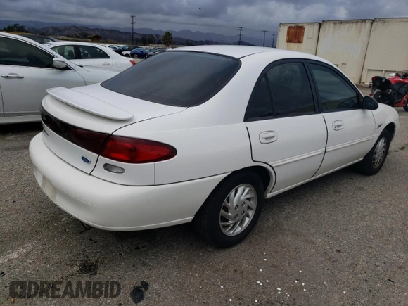 1997 Ford Escort LX with VIN 1FALP13PXVW233269, listed as a Copart auction lot 43921875 with 58,621 mi miles and Clean Title. Bid and sale history available at carsss.com. Image 3.