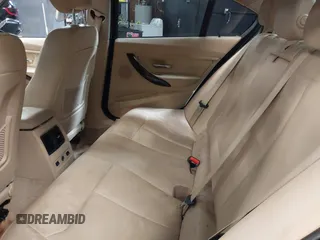 2015 BMW 3 Series 328i xDrive с VIN WBA3B5G55FNS13718, выставлен на аукционе IAAI как лот 42264153 с пробегом 180 428 миль миль и . История ставок и продаж доступна на DreamBid. Изображение 8.