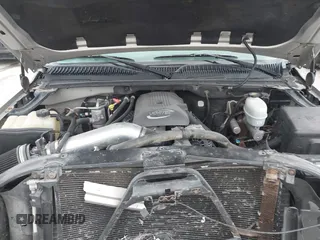 2005 Chevrolet Tahoe LS z VIN 1GNEK13T15J125805, wystawiony jako IAAI lot #41490443 z przebiegiem Nie podano mil oraz . Historia ofert i sprzedaży dostępna na DreamBid. Obrazek 10.