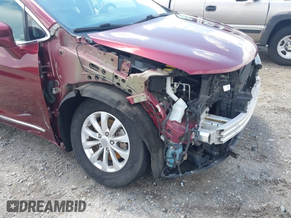 2017 Chrysler Pacifica Touring L with VIN 2C4RC1BG0HR591124, listed as a IAAI auction lot 42138595 with 113,071 mi miles and . Bid and sale history available at DreamBid. Image 19.