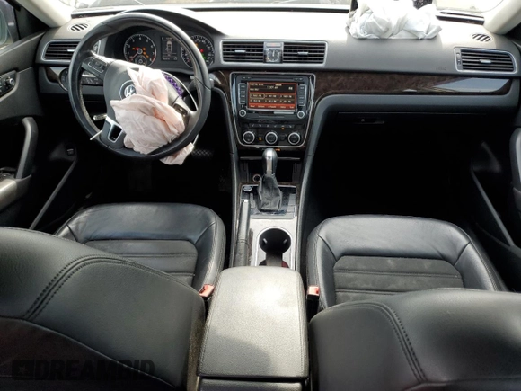 2015 Volkswagen Passat SEL Premium z VIN 1VWCS7A3XFC043208, wystawiony jako Copart lot #54766115 z przebiegiem 192 773 mil mil oraz Szkoda całkowita • Salvage title. Historia ofert i sprzedaży dostępna na DreamBid. Obrazek 8.